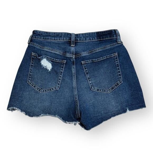 Hollister Curvy Ultra High Rise Mom Shorts Womens Size 27/5 Dark Wash 3” Inseam - Picture 4 of 7